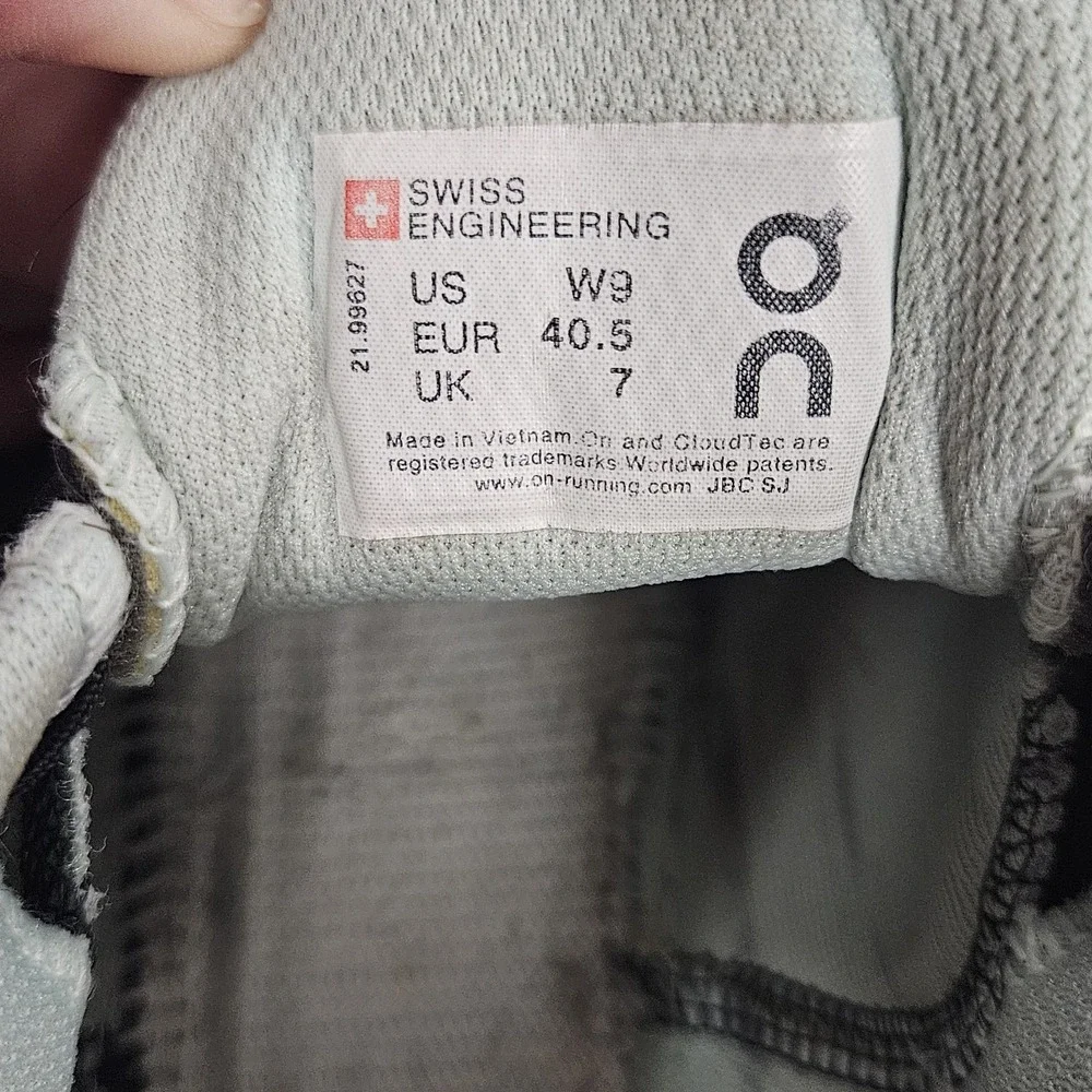 On Clouds missing insoles